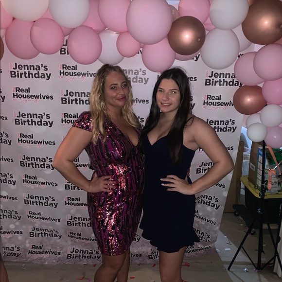 Meet your Posher, Jenna - Picture 3 of 3